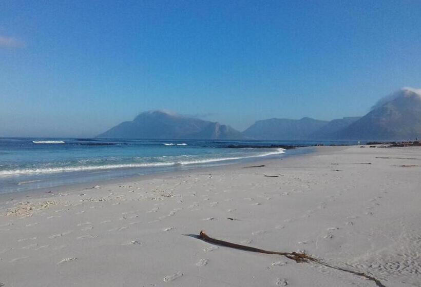 غرفة ديلوكس مزودة بشرفة, Guinea Fowl House