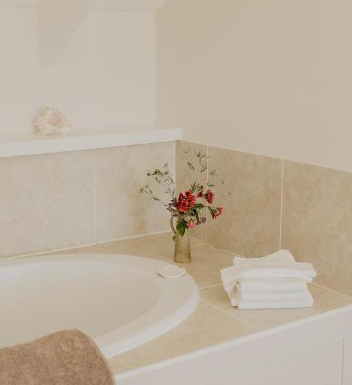 غرفة ديلوكس مزودة بشرفة, Guinea Fowl House