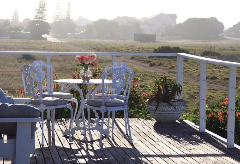 غرفة ديلوكس مزودة بشرفة, Guinea Fowl House