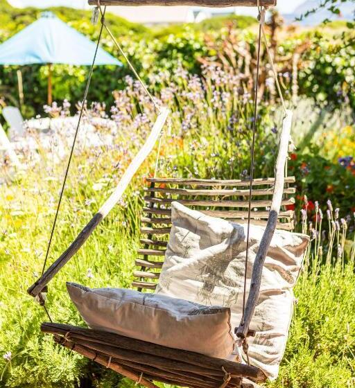 غرفة كومفورت ثلاثية, Guinea Fowl House