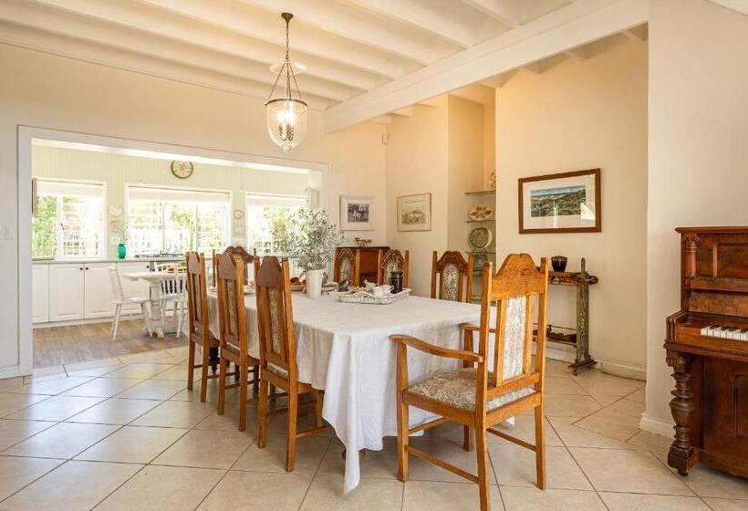 غرفة ديلوكس مطلّة علي البحر مزوَّدة بشُرفة, Guinea Fowl House