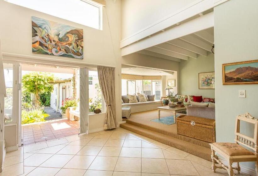 غرفة ديلوكس مطلّة علي البحر مزوَّدة بشُرفة, Guinea Fowl House