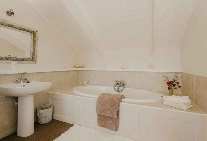 غرفة ديلوكس مزودة بشرفة, Guinea Fowl House