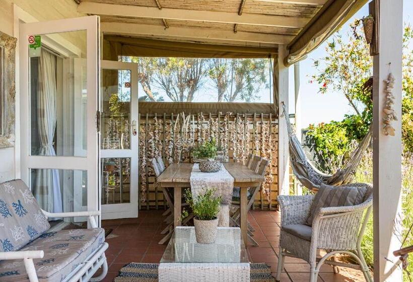 غرفة كومفورت ثلاثية, Guinea Fowl House