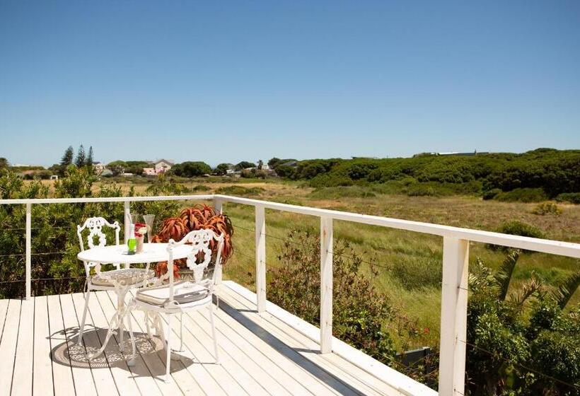 غرفة ديلوكس مطلّة علي البحر مزوَّدة بشُرفة, Guinea Fowl House