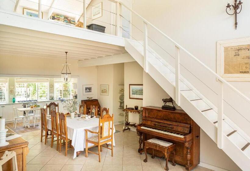 غرفة ديلوكس مطلّة علي البحر مزوَّدة بشُرفة, Guinea Fowl House