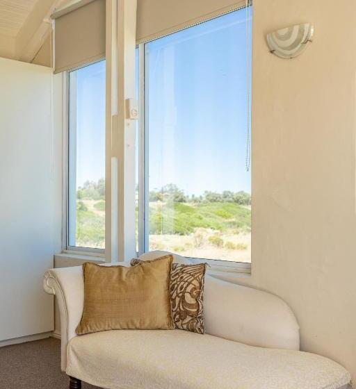 غرفة ديلوكس مزودة بشرفة, Guinea Fowl House