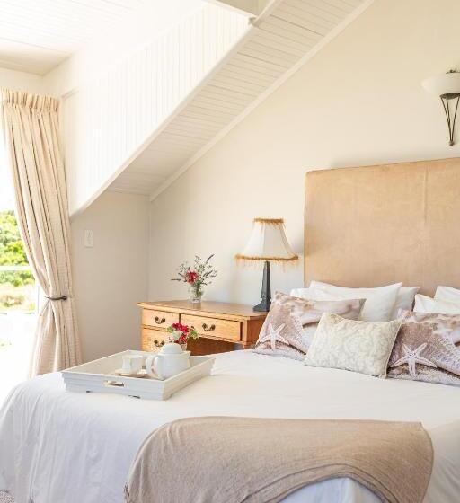 غرفة ديلوكس مزودة بشرفة, Guinea Fowl House