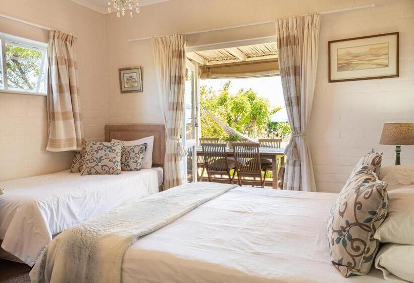 غرفة كومفورت ثلاثية, Guinea Fowl House