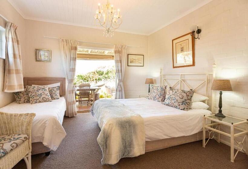 غرفة كومفورت ثلاثية, Guinea Fowl House