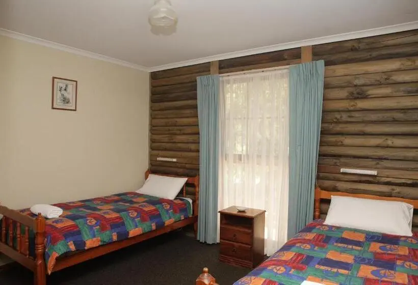 ツーベッドルーム　ヴィラ, Halls Gap Log Cabins