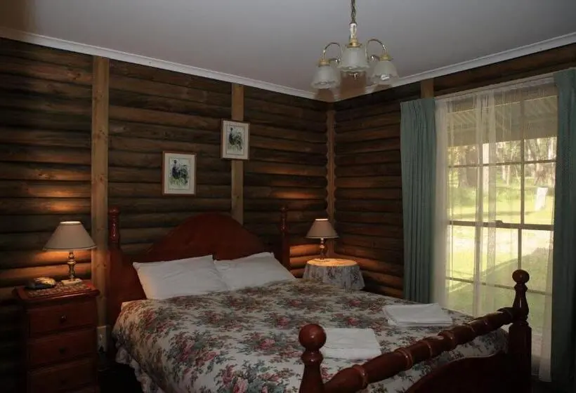 ツーベッドルーム　ヴィラ, Halls Gap Log Cabins