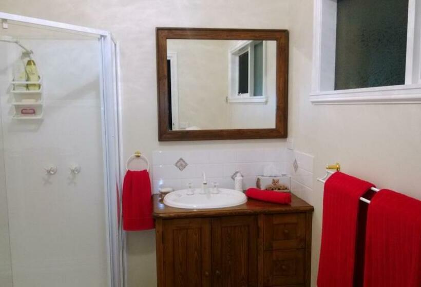 غرفة قياسية سرير كينج, Cleggett Estate