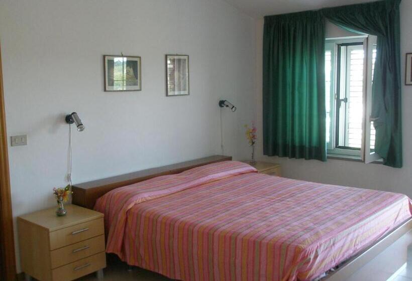 غرفة قياسية مزوَّدة بتراس, Bed And Breakfast L' Aranciera