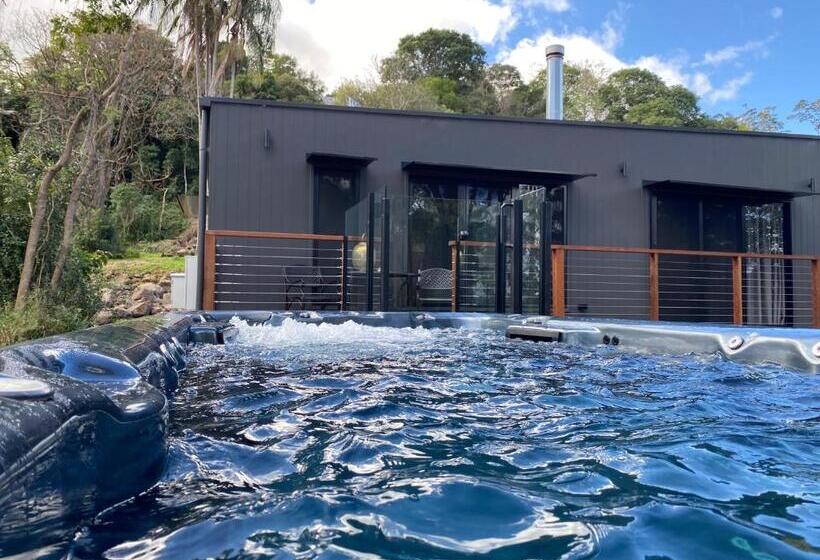 Вилла с 1 спальней и бассейном, Montville Misty View Cottages