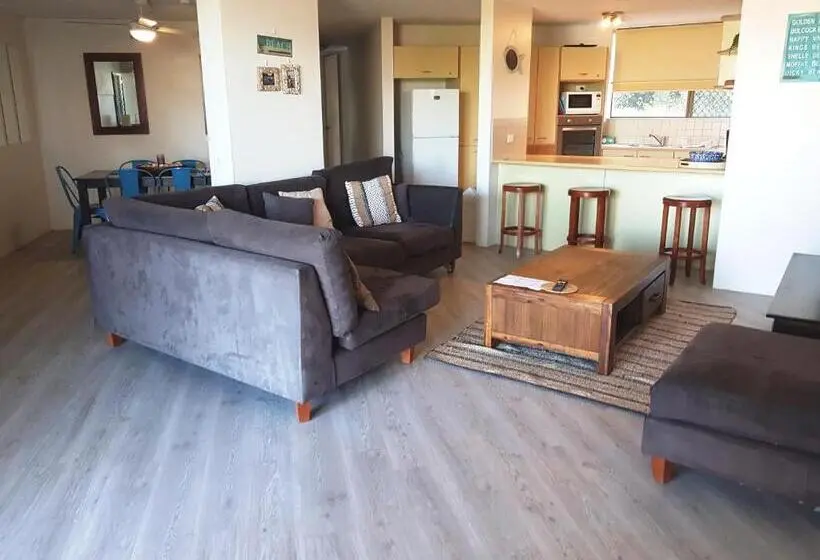 آپارتمان 3 خوابه با چشم‌انداز دریا, Casablanca Beachfront Apartments