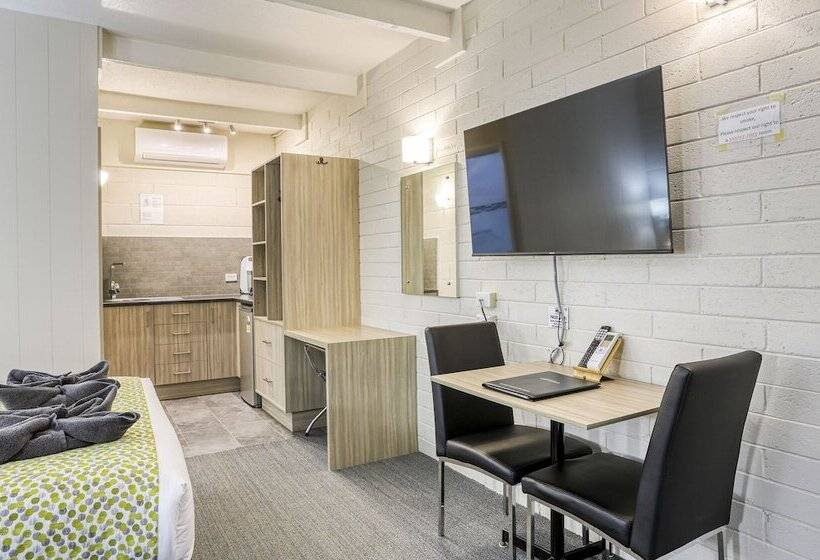 חדר אקזקיוטיב, Castle Creek Motel