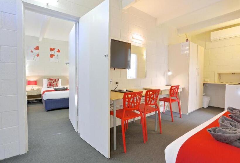 חדר משפחתי מקשר, Castle Creek Motel