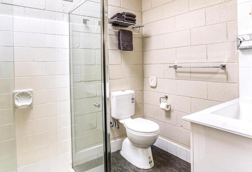 חדר משפחתי מקשר, Castle Creek Motel