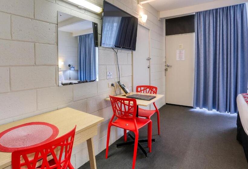 חדר משפחתי מקשר, Castle Creek Motel