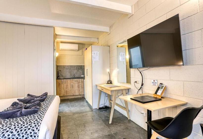 חדר אקזקיוטיב, Castle Creek Motel