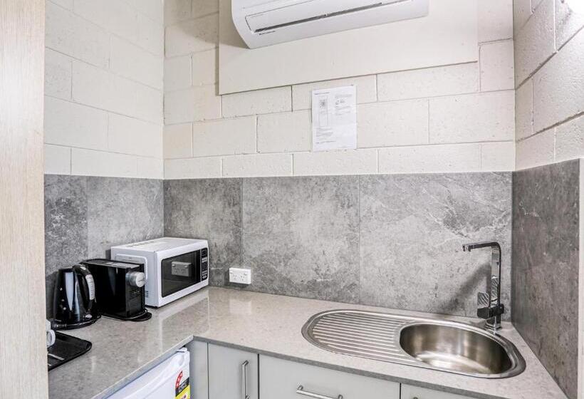 חדר סטנדרט עם מיטת קינג, Castle Creek Motel