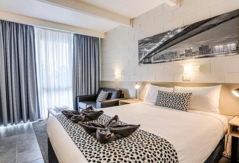 חדר אקזקיוטיב, Castle Creek Motel