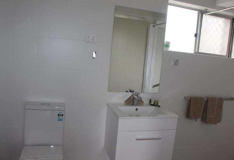 اتاق استاندارد با تخت دو نفره بزرگ برای معلولان, Centrepoint Motel