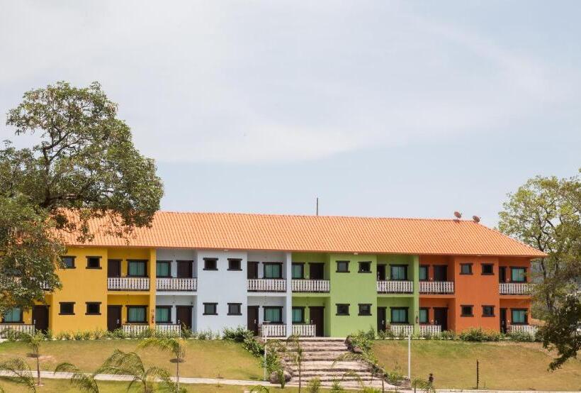 جناح, Parque Do Avestruz Eco Resort