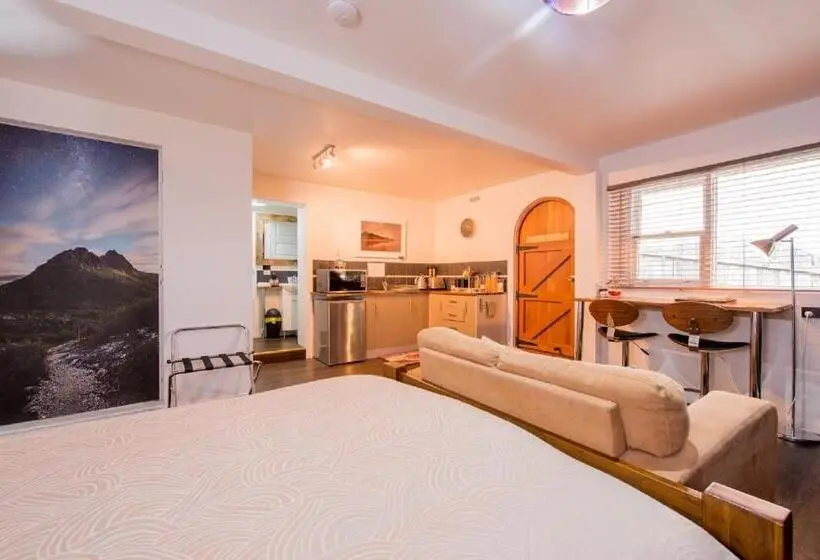 استودیو اجرایی, Jones On Wilson Boutique B&b