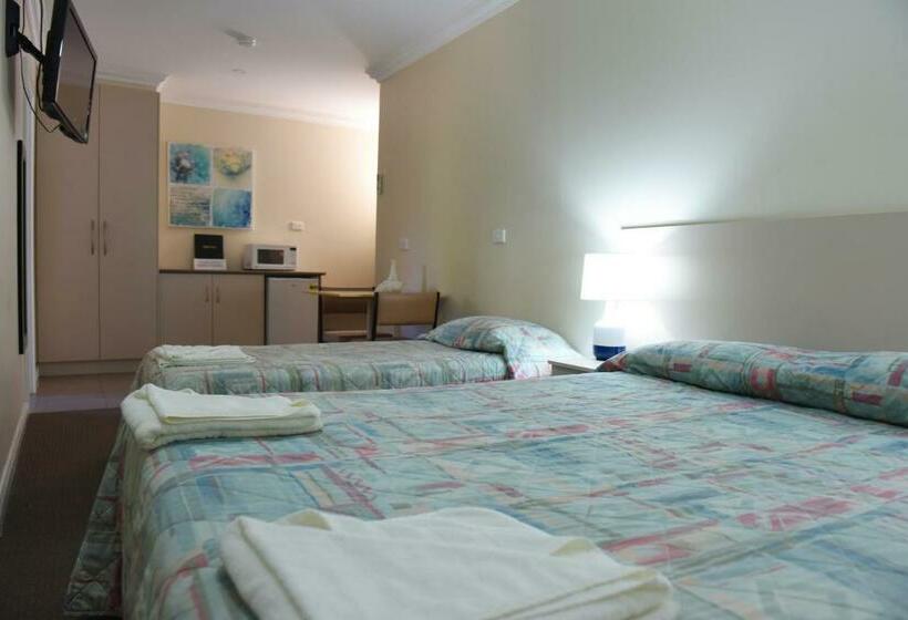 חדר משפחתי בסיסי, Mia Motel