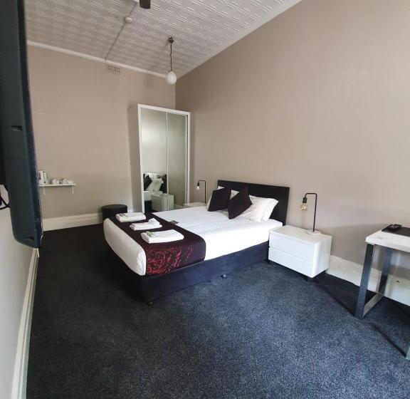 غرفة قياسية سرير ملكى, Grand