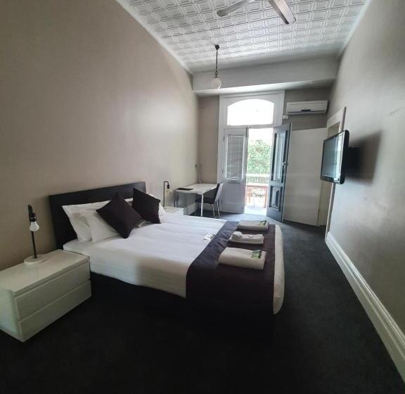 غرفة قياسية سرير ملكى, Grand