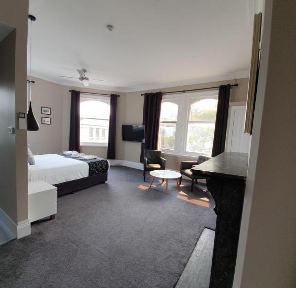 غرفة قياسية سرير كينج, Grand