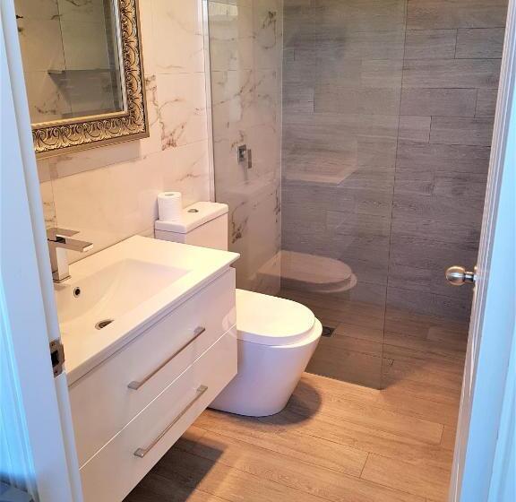 غرفة قياسية سرير ملكى, Grand