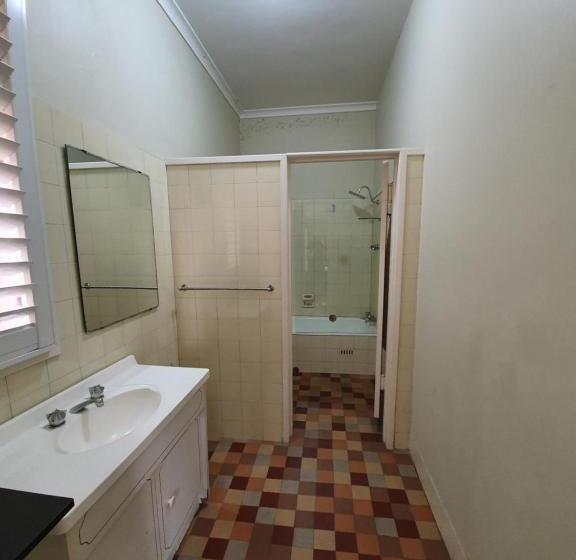 غرفة إقتصادية, Grand