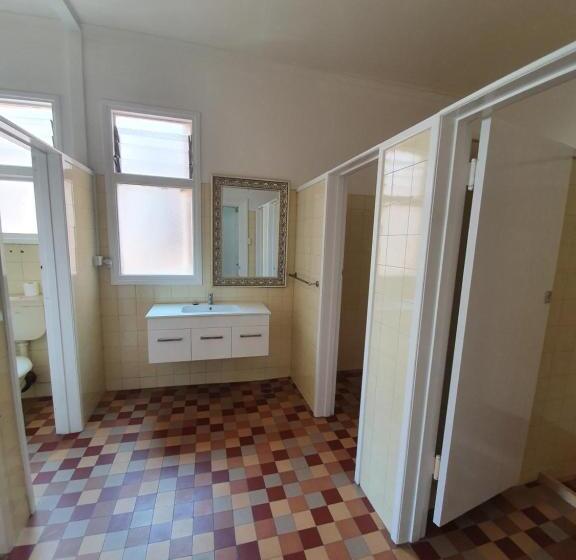 شقة غرفتين, Grand