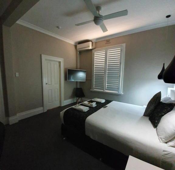 غرفة قياسية سرير كينج, Grand