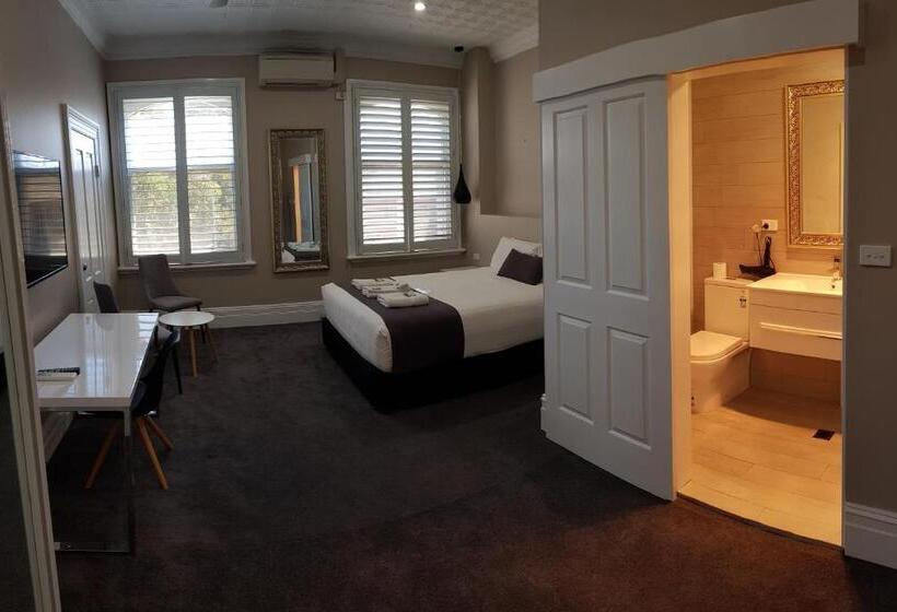 غرفة قياسية سرير كينج, Grand