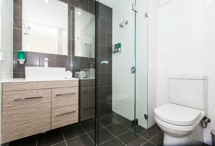 استودیو استاندارد با چشمانداز, Icon On Isa