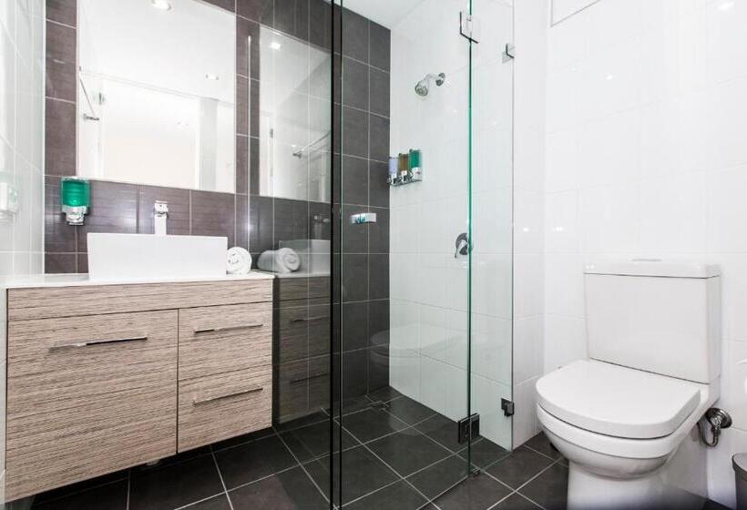 استودیوی استاندارد, Icon On Isa