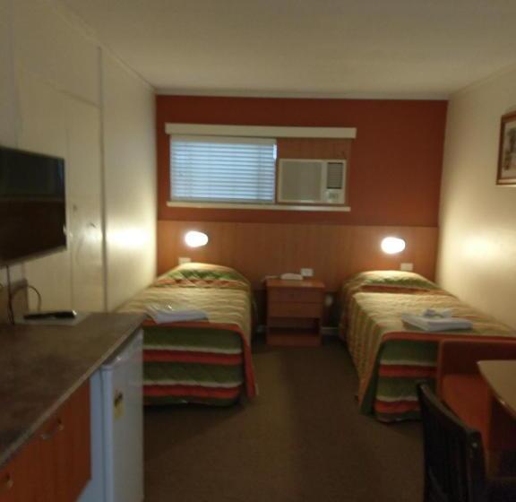 Номер Стандарт, Motel Monaco