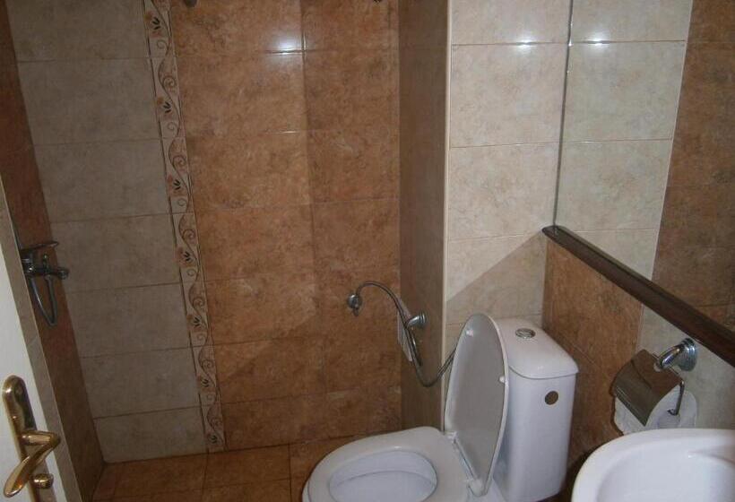 带阳台的三人标准间, Guest House Hristovi