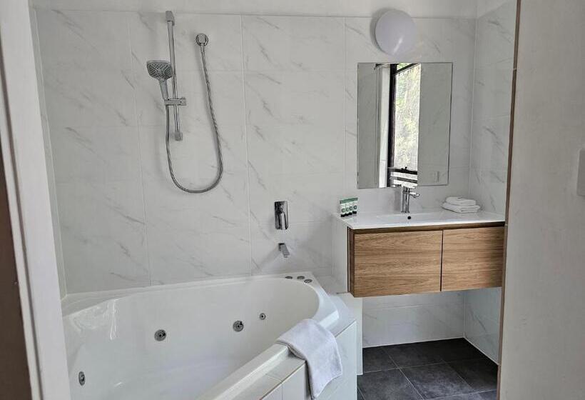 スタンダードスタジオ, Wanderers Retreat