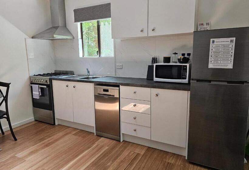 スタンダードスタジオ, Wanderers Retreat