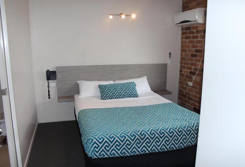 Апартаменты 1 Спальня Вид на Море, Sarina Beach Motel