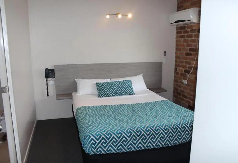 1 Bedroom Apartment Sea View, Sarina Beach Motel