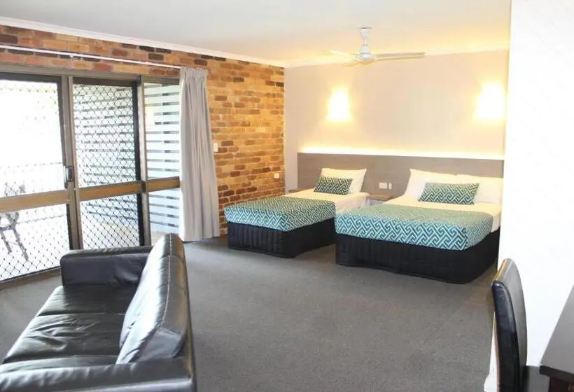 1 Bedroom Apartment Sea View, Sarina Beach Motel