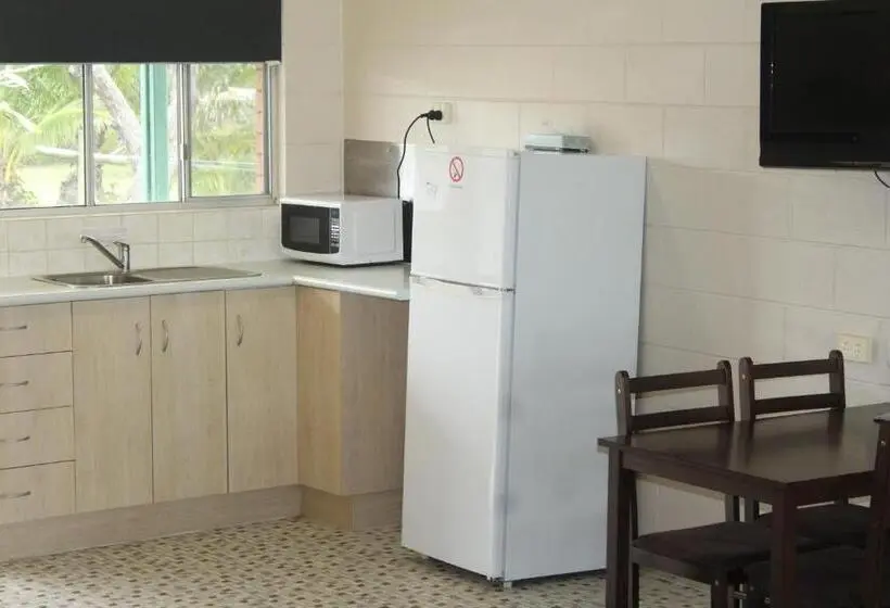 Economy Room, Sarina Beach Motel