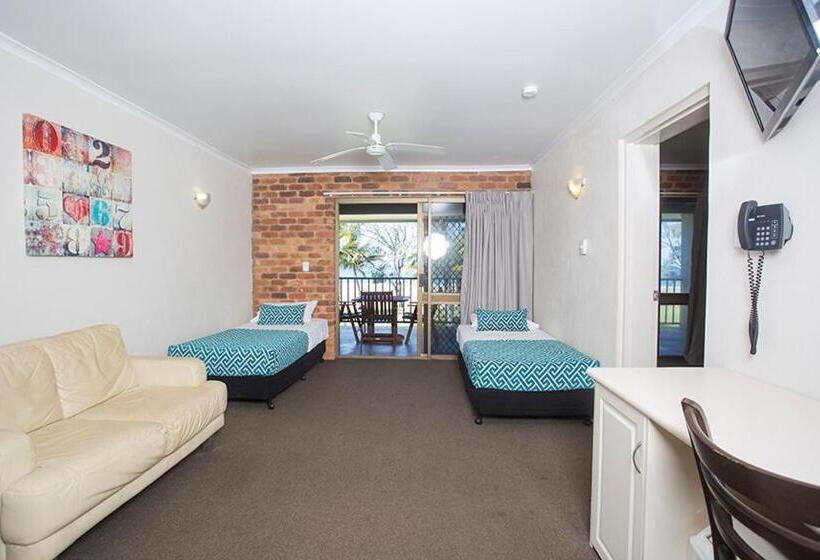 Люкс Вид на Море, Sarina Beach Motel